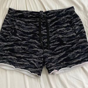 Ethika raw edge women’s sweat shorts. Size Medium black/grey camo “tiger pop”